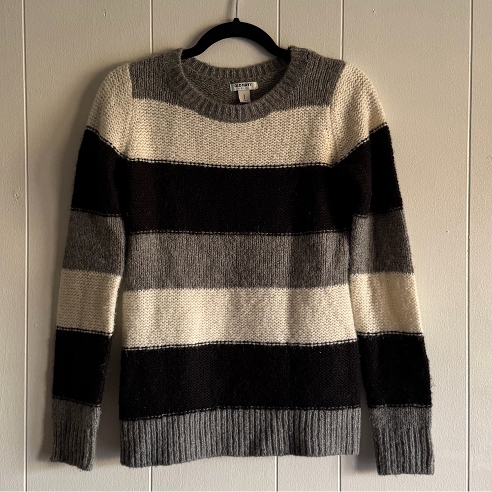 Old Navy Gray Knit Sweater
